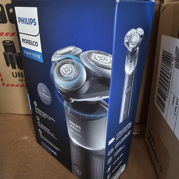 Philips Norelco Series 5000 Wet & Dry Men Rechargeable Electric Shaver X5004/84 - Picture 11 of 11